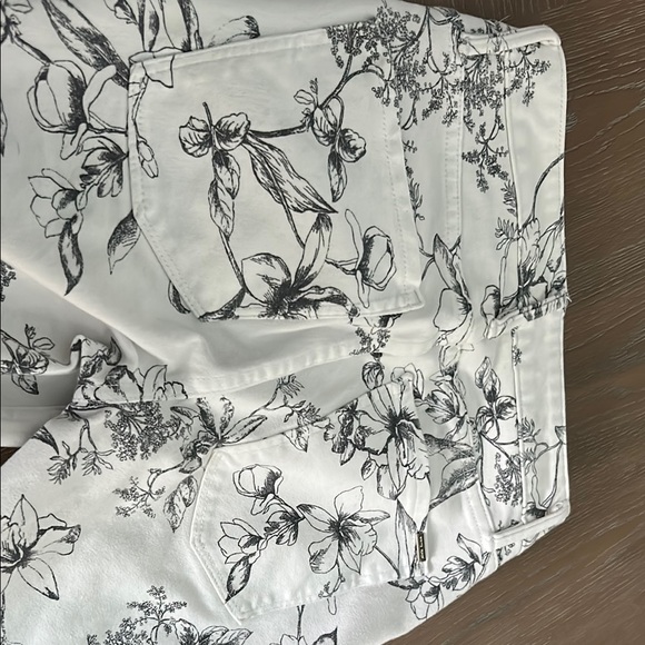 White House Black Market Floral Skinny Jeans - Black and White - Picture 6 of 7